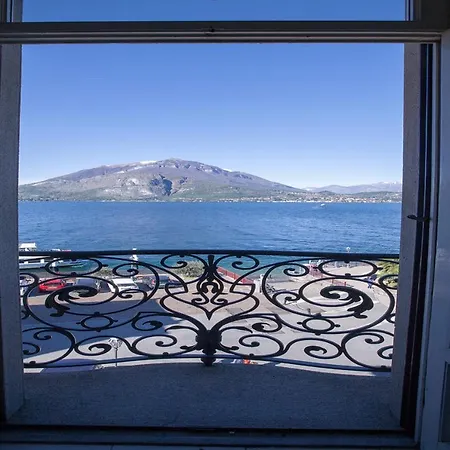 Sleeps 4 * Varenna