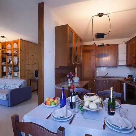 Apartamento Sleeps 4 Varenna