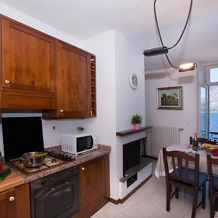 Sleeps 4 Apartamento Varenna